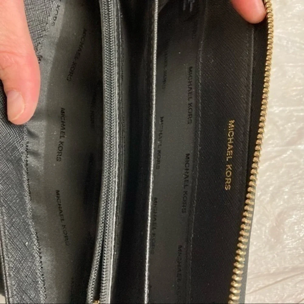 Michael kors black zipper clutch wallet wristlet